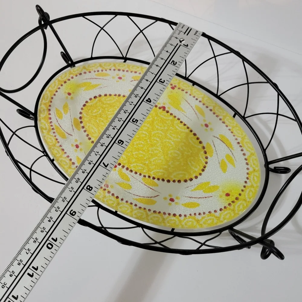 Temptations by Tara Wire Basket With Glass Trivet